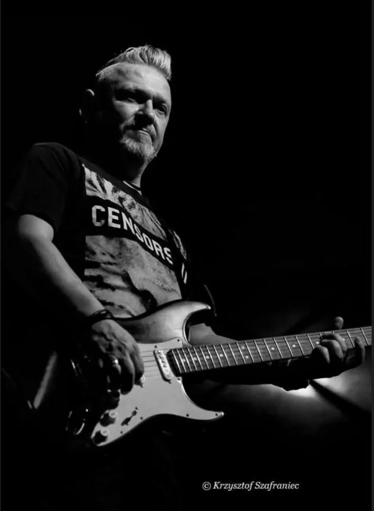 Markus Görlitz playing electric guitar